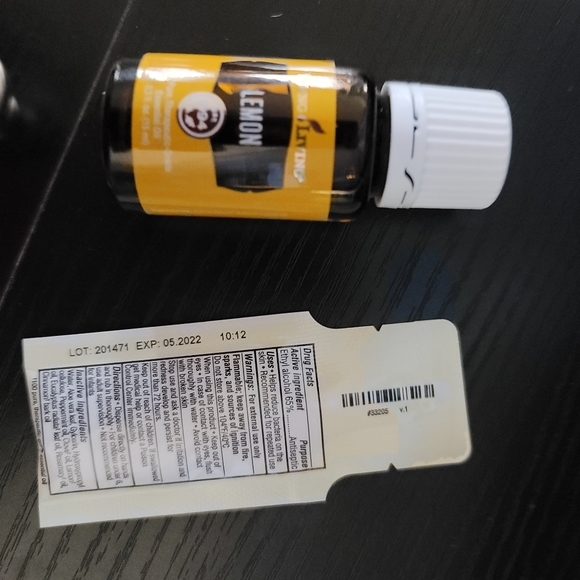 Young Living Essential Oil Bundle Lemon Oil & Thieves Hand Saniti… - Picture 10 of 14